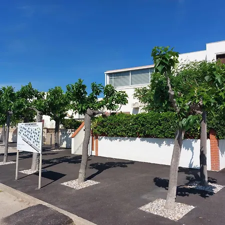 Apartment Les Marines-4 By Interhome